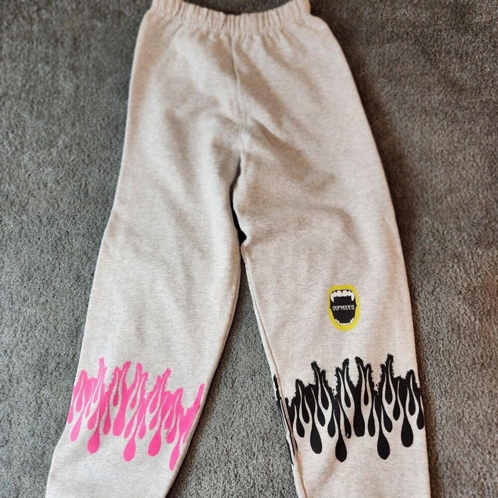 SOPHODES 1-of-1 Custom Queen Hand Painted Graphic Sweatpants Women's Small